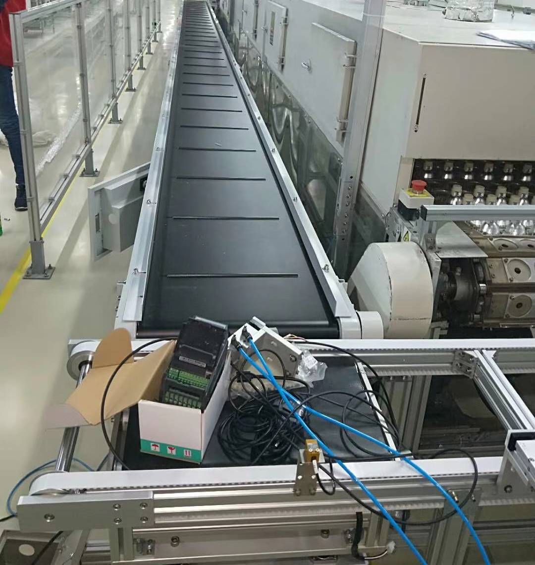 安裝中的山西皮帶輸送機(jī).jpg 安裝中的山西皮帶輸送機(jī).jpg